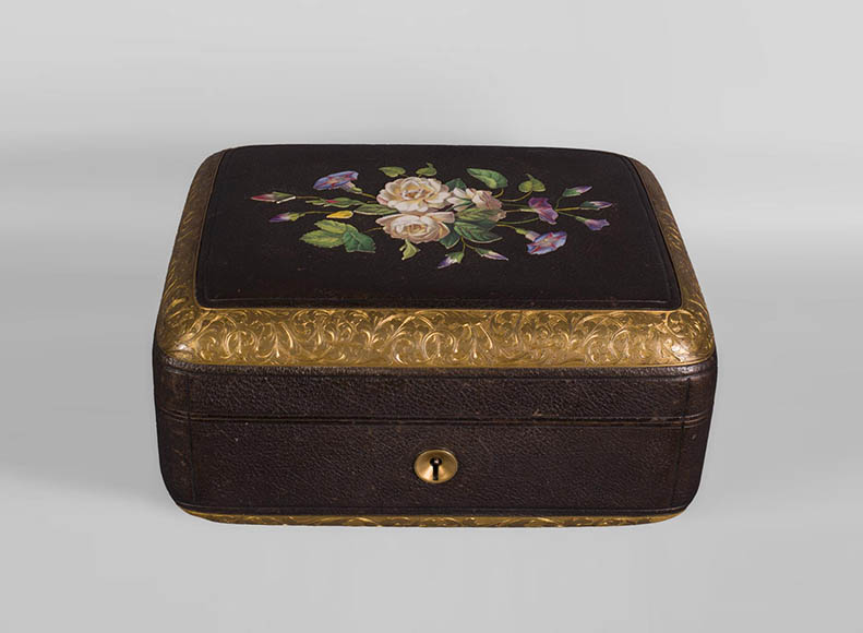 Жюльен-Николя РИВАР (1802-1867) – Шкатулка для драгоценностей, отделанная кожей, украшенная маркетри из фарфора-0