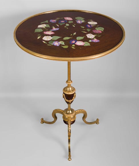 Мезон ТААН и Жюльен-Николя РИВАР (1802-1867) – Изящный круглый столик на одной ножке с откидывающейся столешницей, украшенный маркетри из фарфора-1