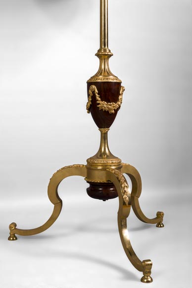 Мезон ТААН и Жюльен-Николя РИВАР (1802-1867) – Изящный круглый столик на одной ножке с откидывающейся столешницей, украшенный маркетри из фарфора-3