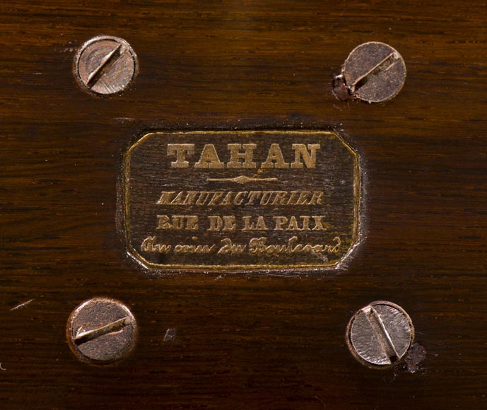Мезон ТААН и Жюльен-Николя РИВАР (1802-1867) – Изящный круглый столик на одной ножке с откидывающейся столешницей, украшенный маркетри из фарфора-5
