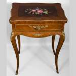 Жюльен-Николя РИВАР (1802-1867) – Элегантный столик для рукоделия, украшенный гербами и маркетри из фарфора