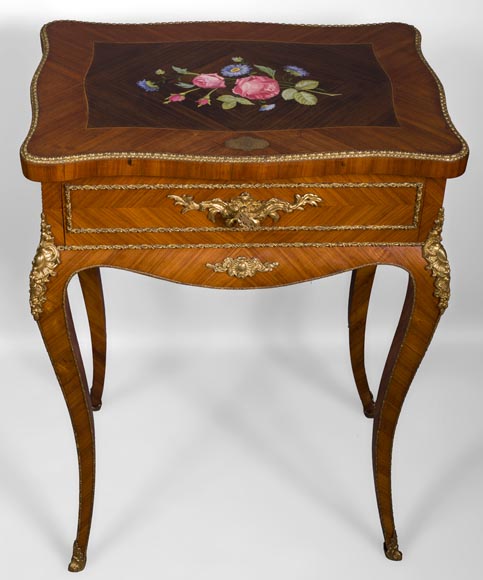 Жюльен-Николя РИВАР (1802-1867) – Элегантный столик для рукоделия, украшенный гербами и маркетри из фарфора-0