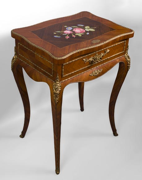 Жюльен-Николя РИВАР (1802-1867) – Элегантный столик для рукоделия, украшенный гербами и маркетри из фарфора-1