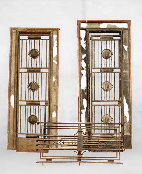 ПУАЛЕРА Жильбер – Пара дверей и перила в стиле Ар-деко, изготовленные из кованого железа и бронзы, 1936 год.-0