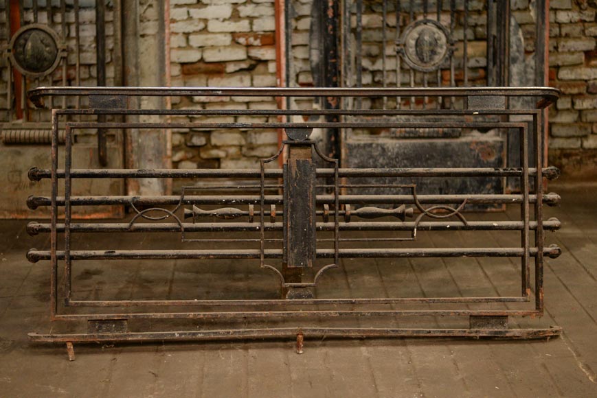 ПУАЛЕРА Жильбер – Пара дверей и перила в стиле Ар-деко, изготовленные из кованого железа и бронзы, 1936 год.-3