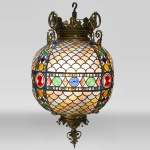 Великолепная сферическая люстра из разноцветного стекла в Неоготическом стиле, конец 19 века.