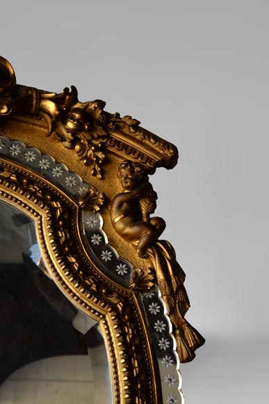 Красивое старинное зеркало с перегородками в стиле Наполеона III, украшенное амурчиками.-3