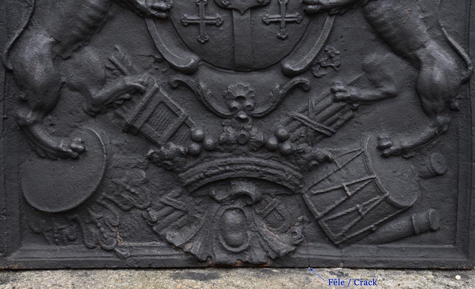 Красивая старинная каминная плита, украшенная гербами семьи де Клерон, Лотарингия, 18 век. -5