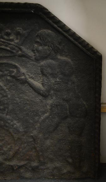 Старинная каминная плита 17 века, украшенная Сатаной.-4