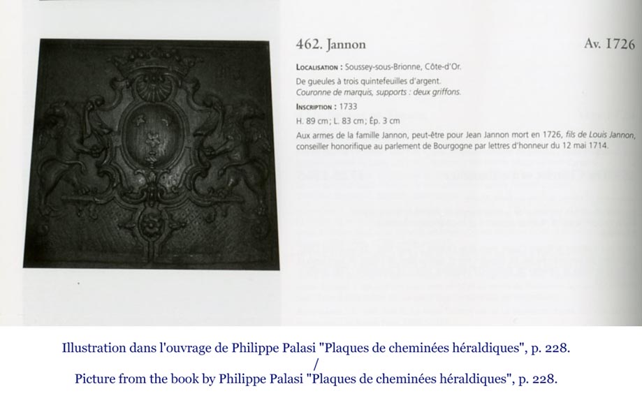 Красивая старинная каминная плита, украшенная гербами семьи Жаннон, 18 век.-6