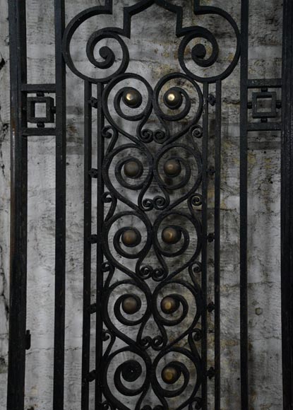 Старинная дверь в стиле Ар Деко, изготовленная из кованого железа, украшенная корзиной с фруктами, 1930 годы.-2
