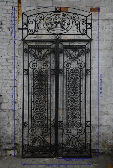 Старинная дверь в стиле Ар Деко, изготовленная из кованого железа, украшенная корзиной с фруктами, 1930 годы.-7