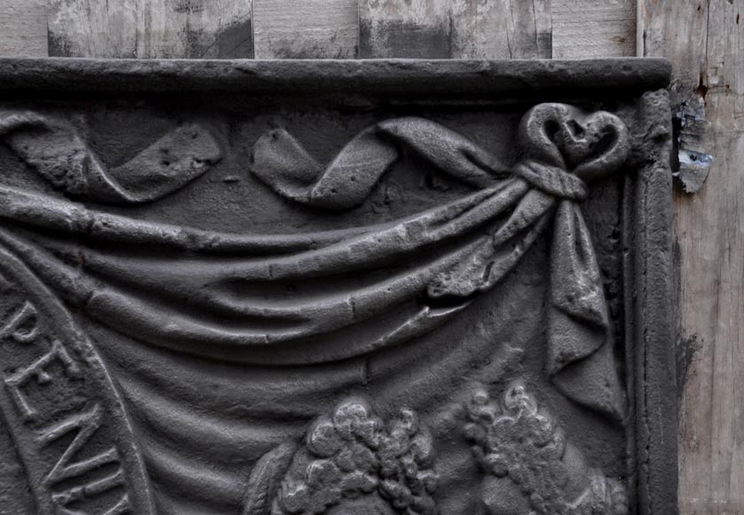 Старинная каминная плита, украшенная янсенистской сценкой, 18 век.-5