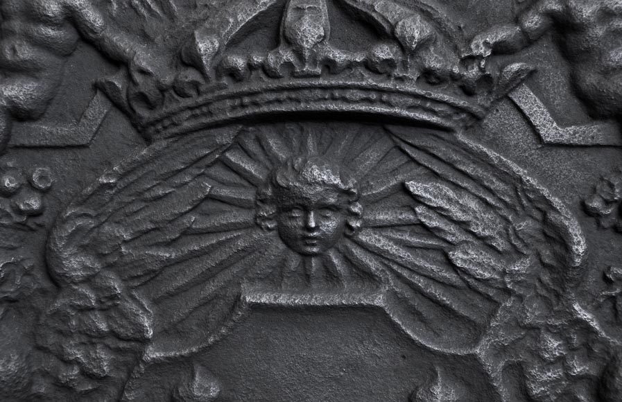Старинная каминная плита, украшенная гербами Франции и пышными орнаментами с Купидонами, 17 век.-5