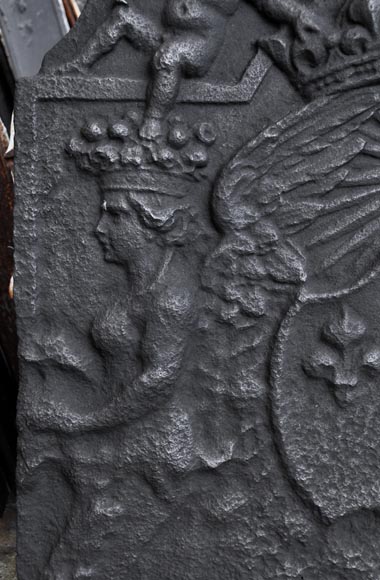 Старинная каминная плита, украшенная гербами Франции и пышными орнаментами с Купидонами, 17 век.-6