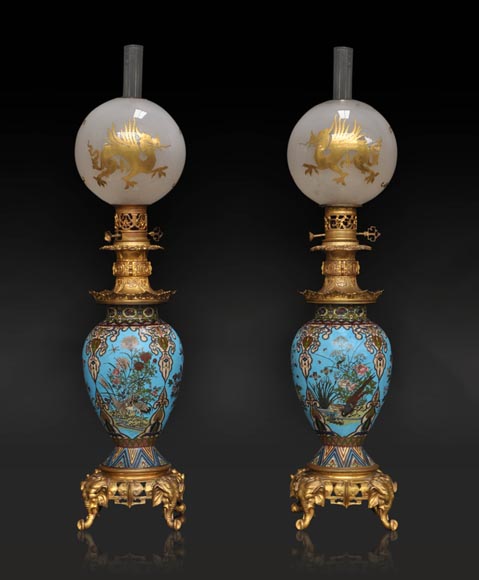 Фердинанд Барбединни (1810 – 1892) (относится к работе) Пара ламп, украшенных китайской перегородчатой эмалью-0
