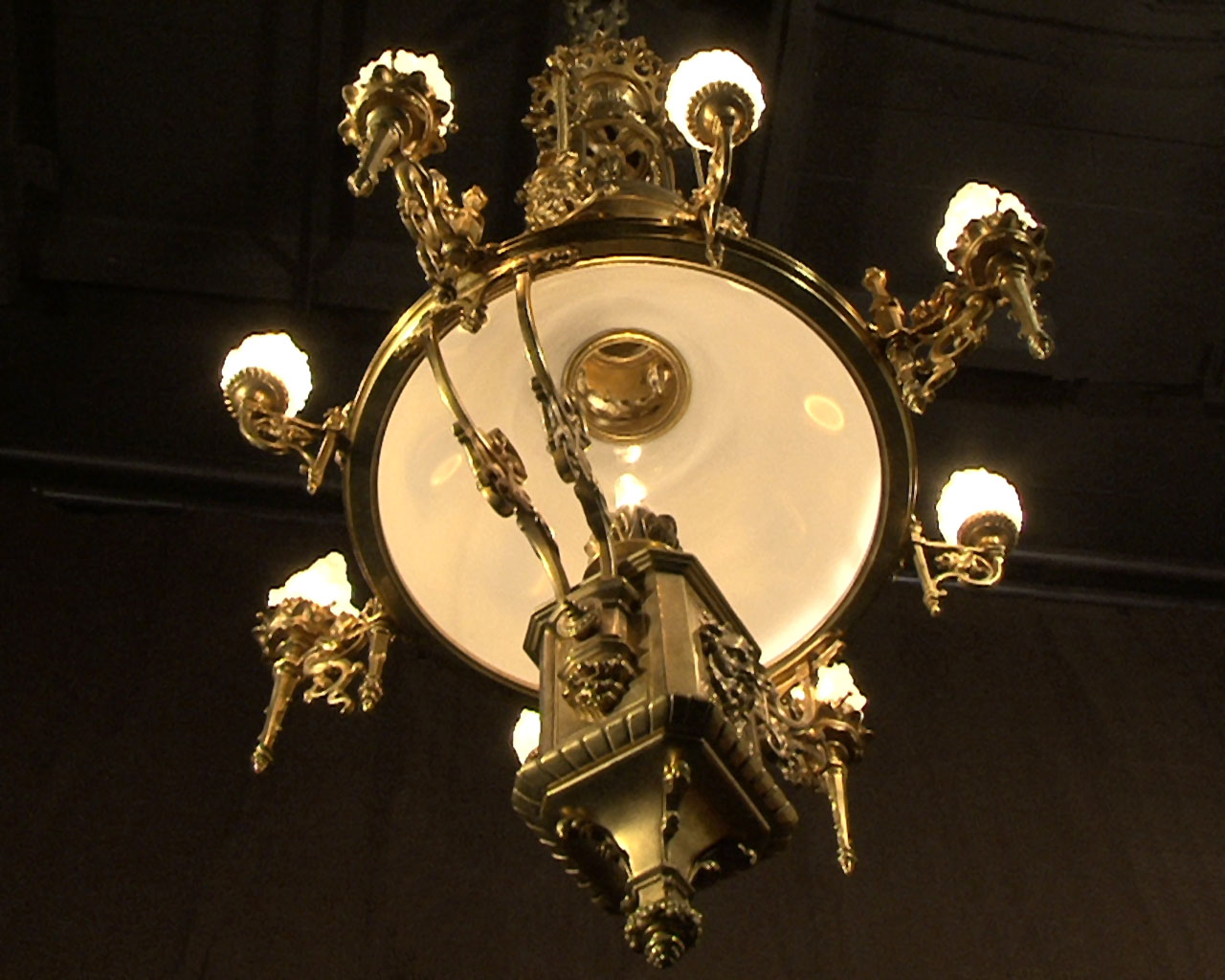 Люстра из позолоченной бронзы с кабошонами из стекла-19