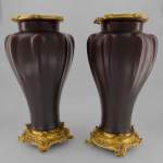 Ежен БОДЕН (1853 – 1918) (приписано работе)  Пара керамических ваз с оправой из позолоченной бронзы.