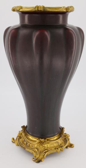 Ежен БОДЕН (1853 – 1918) (приписано работе)  Пара керамических ваз с оправой из позолоченной бронзы.-2