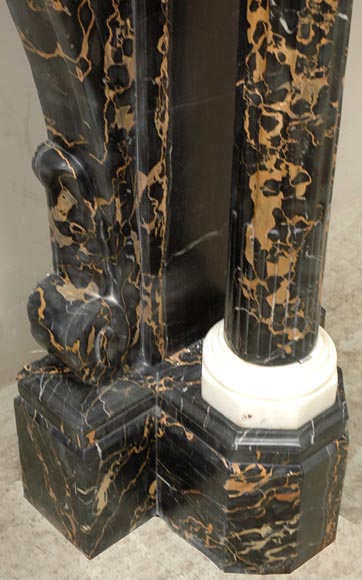 Камин в стиле Наполеона III, изготовленный из мрамора Портор и скульптурного каррарского мрамора, украшенный коринфскими колоннами.-8