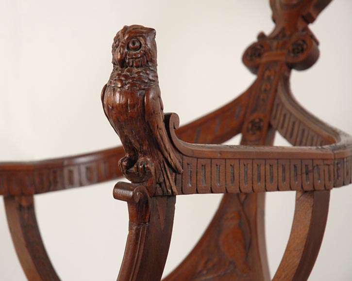 Итальянская работа второй половины 19го века.  Кресло с совами, изготовленное из орехового дерева.-3