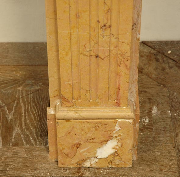 Старинный камин из жёлтого мрамора в стиле Людовика XVI.-3