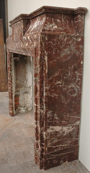 Старинный мраморный камин в стиле Людовика XIV с акротерием.  -4