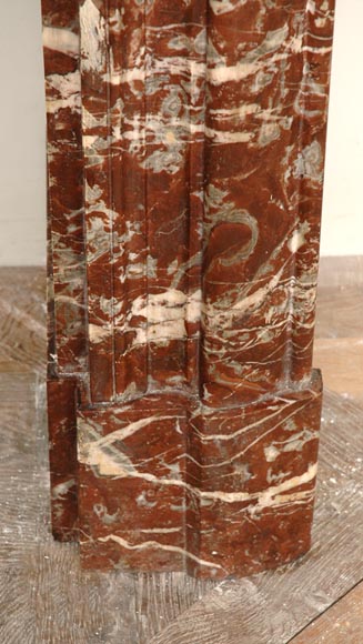 Старинный мраморный камин в стиле Людовика XIV с акротерием.  -6