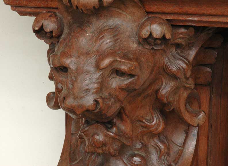 Старинный камин из красного дерева с львиными головами.-5