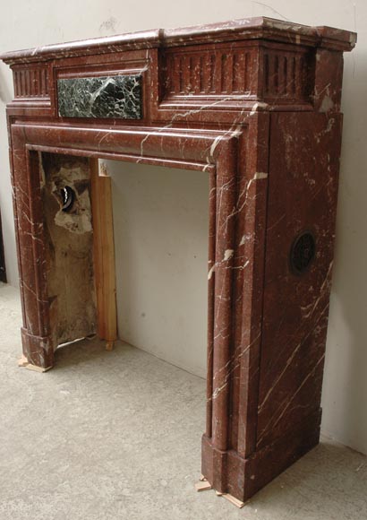 Камин в стиле Людовика XIV из Красного мрамора Норд с инкрустацией.-3