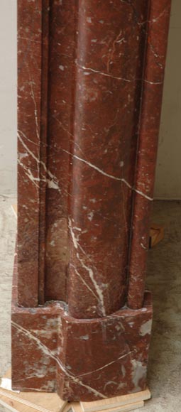 Камин в стиле Людовика XIV из Красного мрамора Норд с инкрустацией.-4