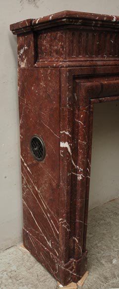 Камин в стиле Людовика XIV из Красного мрамора Норд с инкрустацией.-5