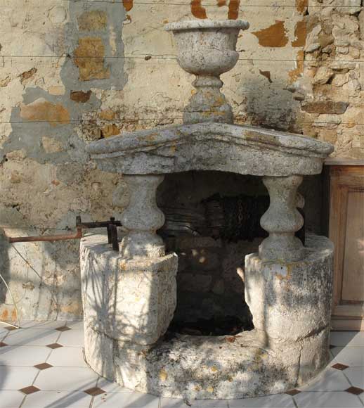 Старинный каменный колодец 18го века.-0