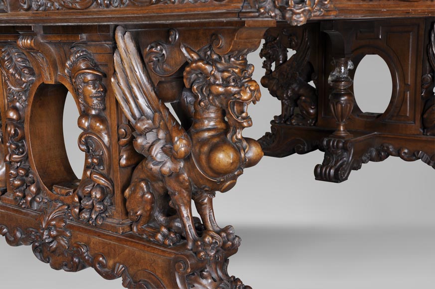 Красивый стол в стиле Нео-Ренессанс, изготовленный из скульптурного орехового дерева, украшенный львами и мифическими животными.-2