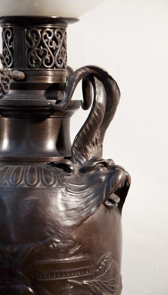 Фердинанд БАРБЕДИННИ – Пара ламп в Нео-Классическом стиле по модели Клодиона, изготовленных из бронзы с коричневой патиной.-3