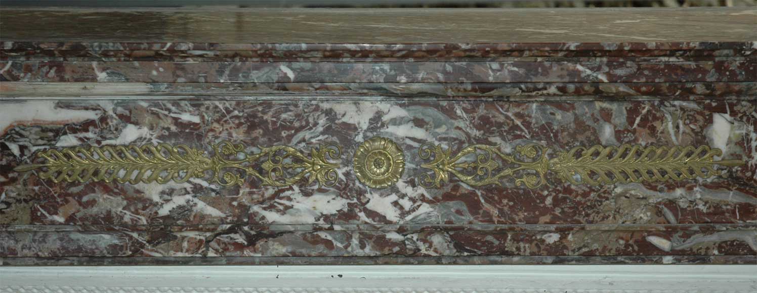 Камин в стиле Транзисион, декорированный элементами из бронзы.-1
