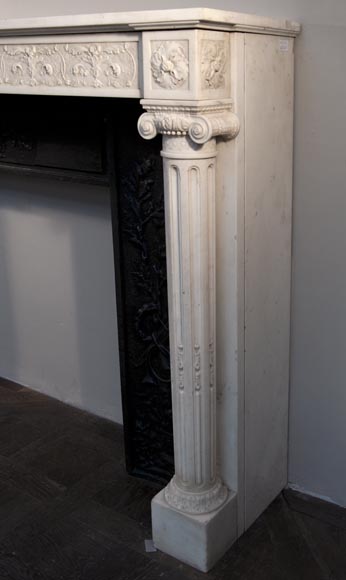Исключительный старинный камин в стиле Людовика XVI с колоннами, изготовленный из скульптурного каррарского мрамора.-8