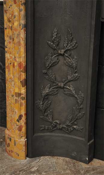 Старинный камин в стиле Людовика XVI, изготовленный из брекчиевидного мрамора из Халеба.-5