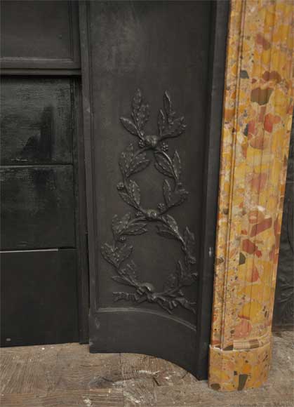 Старинный камин в стиле Людовика XVI, изготовленный из брекчиевидного мрамора из Халеба.-6