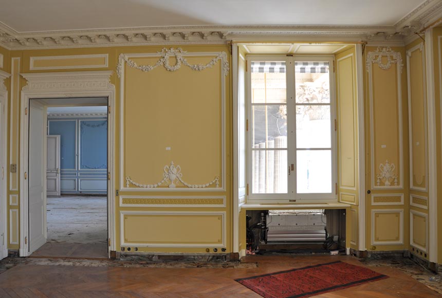 Великолепная деревянная комната в стиле Людовика XVI, ранее находившаяся во дворце Криллон в Париже. -3