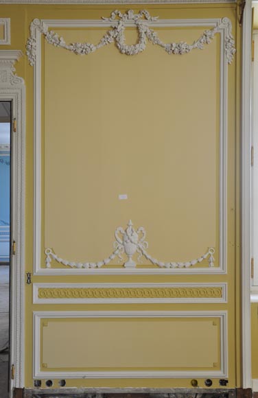Великолепная деревянная комната в стиле Людовика XVI, ранее находившаяся во дворце Криллон в Париже. -5