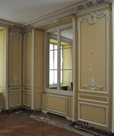 Великолепная деревянная комната в стиле Людовика XVI, ранее находившаяся во дворце Криллон в Париже. -18