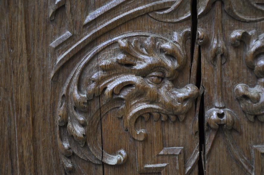 «Ложная пара» старинных дверей из скульптурного дубового дерева 19 века.-7