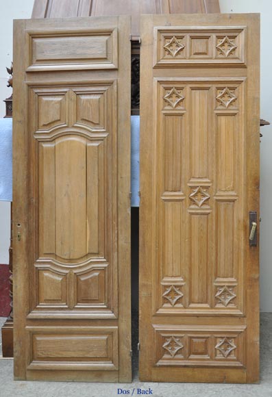 «Ложная пара» старинных дверей из скульптурного дубового дерева 19 века.-8