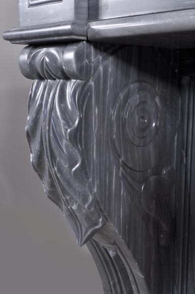 Старинный камин в стиле Наполеона III, изготовленный из мрамора синий Тюркин, украшенный львиными лапами.-3