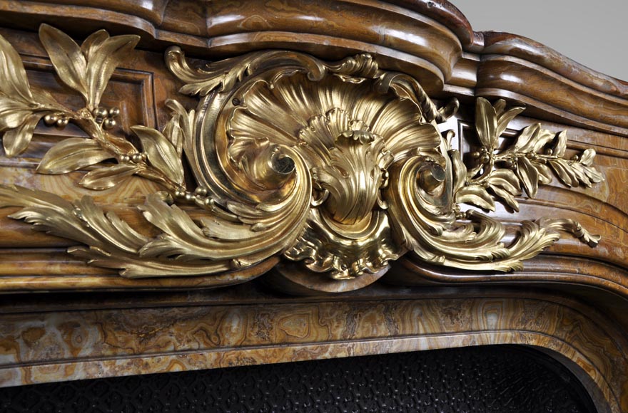 Extraordinary antique Louis XIV style fireplace with lions heads in Alabastro di Busca and gilded bronze_ru