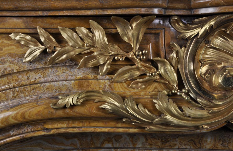 Extraordinary antique Louis XIV style fireplace with lions heads in Alabastro di Busca and gilded bronze_ru