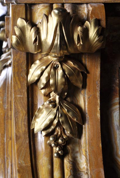 Extraordinary antique Louis XIV style fireplace with lions heads in Alabastro di Busca and gilded bronze_ru