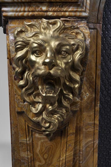Extraordinary antique Louis XIV style fireplace with lions heads in Alabastro di Busca and gilded bronze_ru