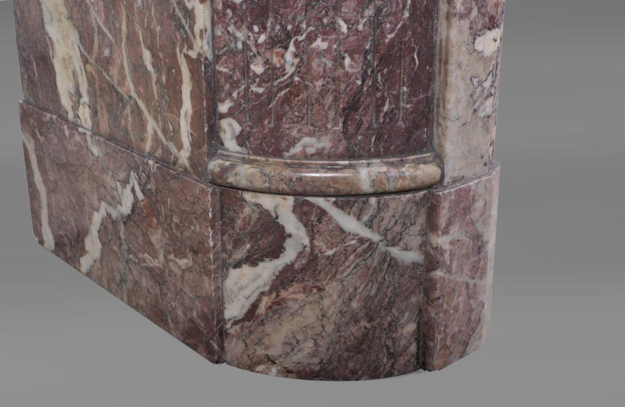 Красивый старинный камин в стиле Людовика XVI с закруглёнными углами, изготовленный из мрамора Hautacam.-4